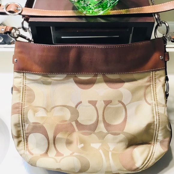 Coach Optic Signature Zoe L0967 F14710 Preowned - Picture 2 of 14